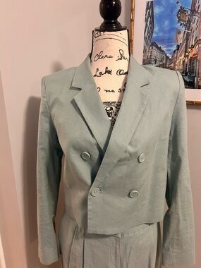 Calvin Klein light sage linen pantsuit, Size 4
